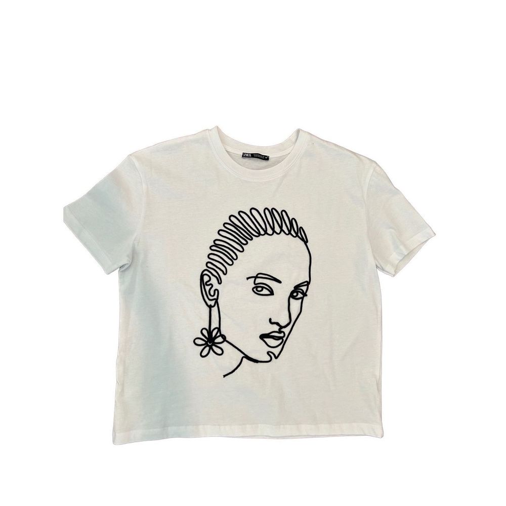 ZARA TEXTURED DETAIL T-SHIRT. New no tags. Round neck T-shirt with short sleeves